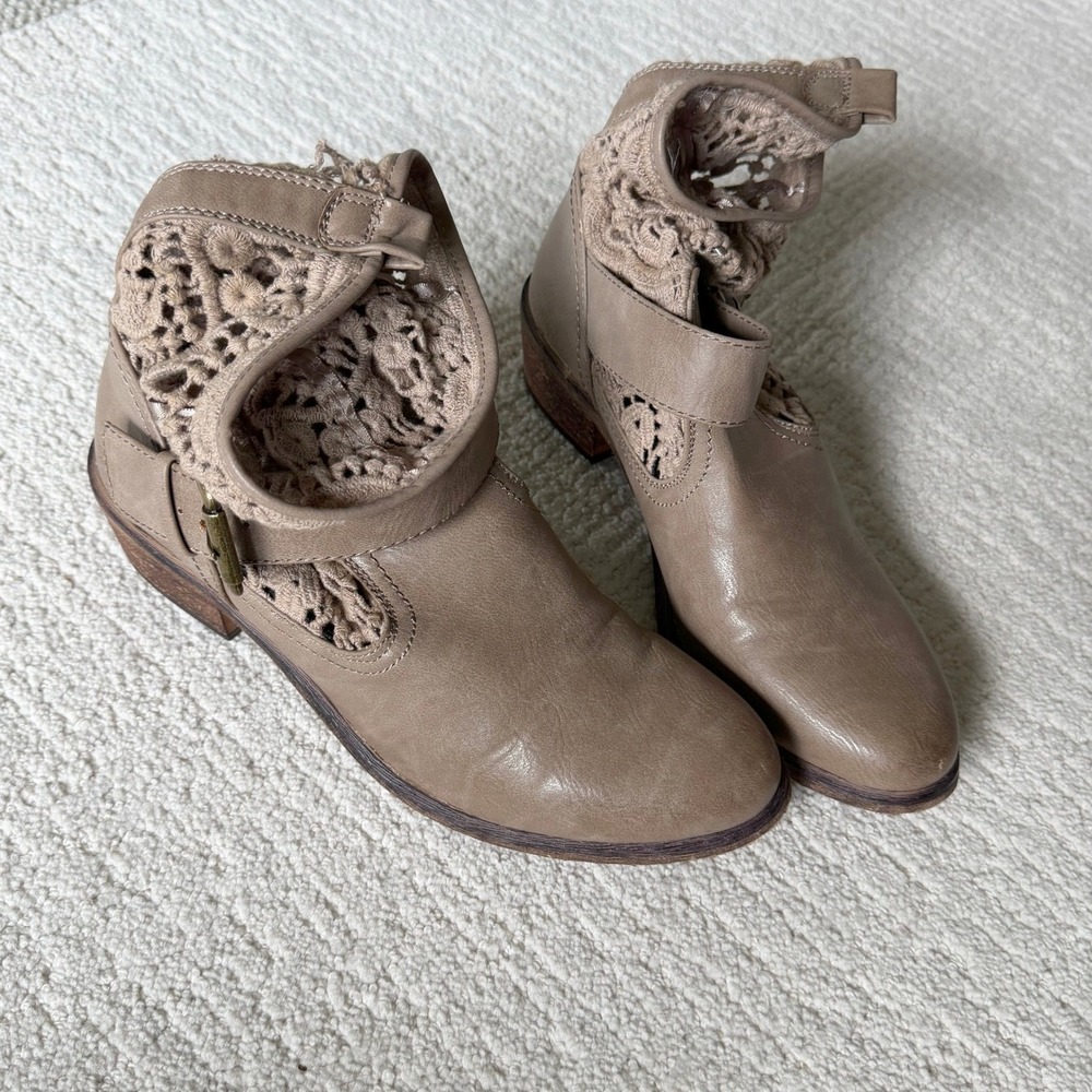 Bare Traps Palena Taupe Crochet Lace Ankle Boots Women 8M Boho Festival Western